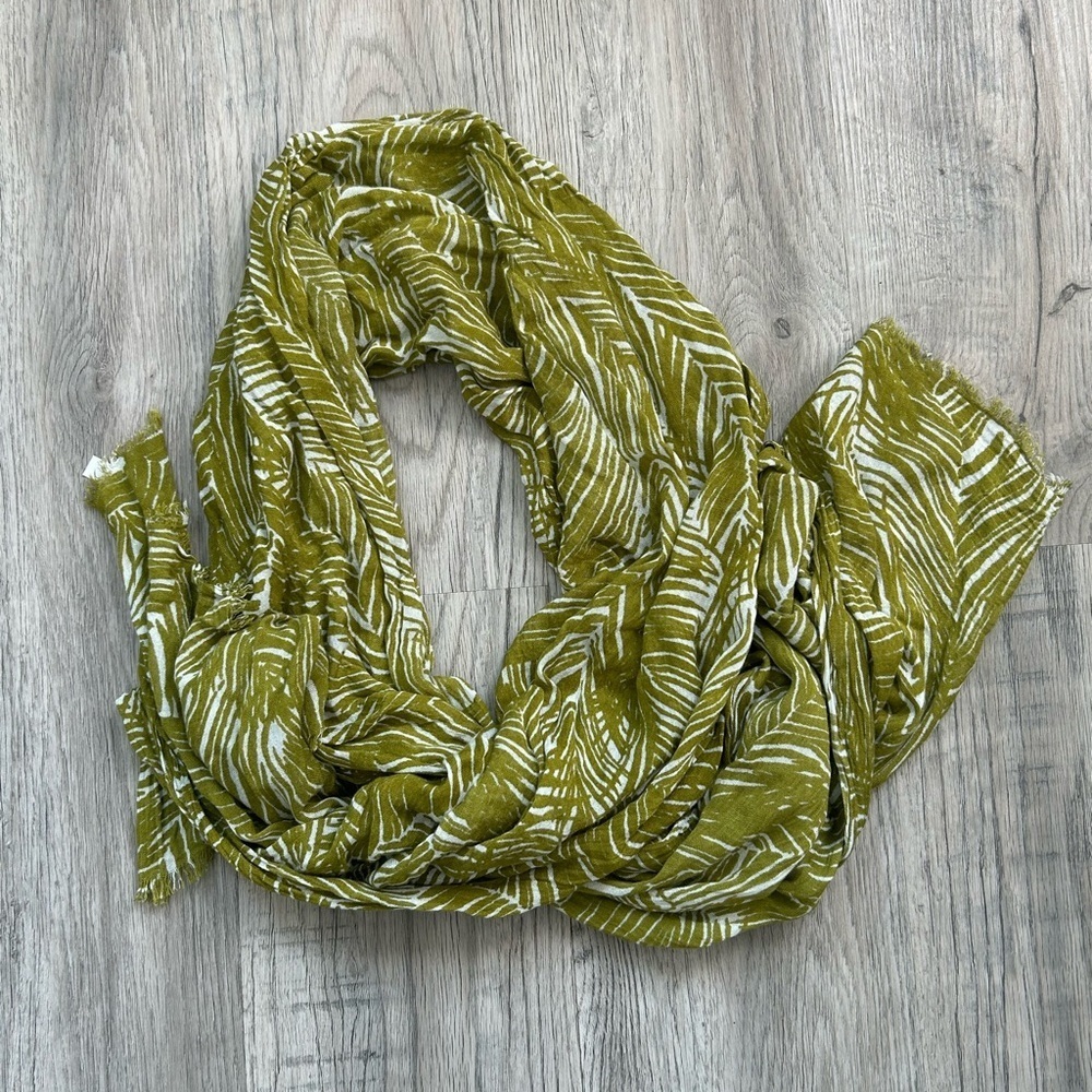 Talbots‎ Leafy Green and White Scarf Elegant and Versatile